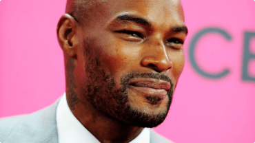 111011-fashion-and-beauty-tyson-beckford-victoria-secret-fashion-show