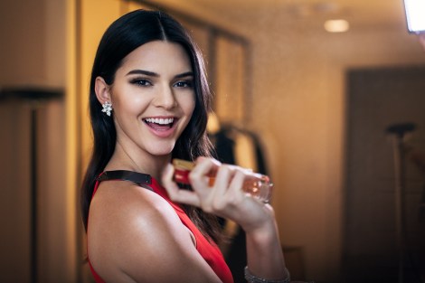Estee-Lauder-Ad-Get-Kendall-Jenners-Fiery-Look-6